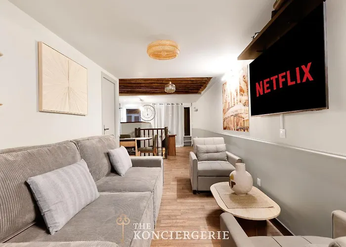 Elegant Pied A Terre Proche De Republique