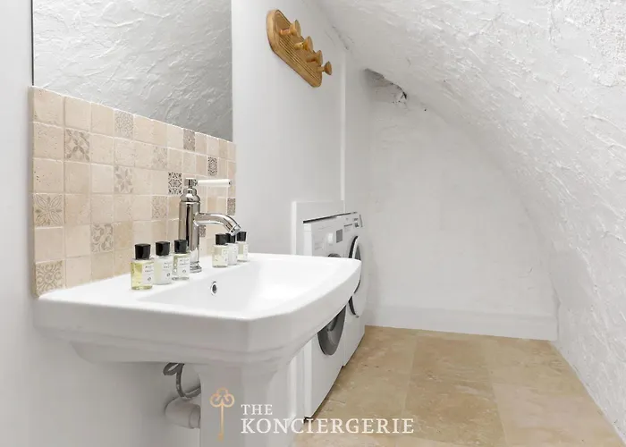 Elegant Pied A Terre Proche De Republique 아파트